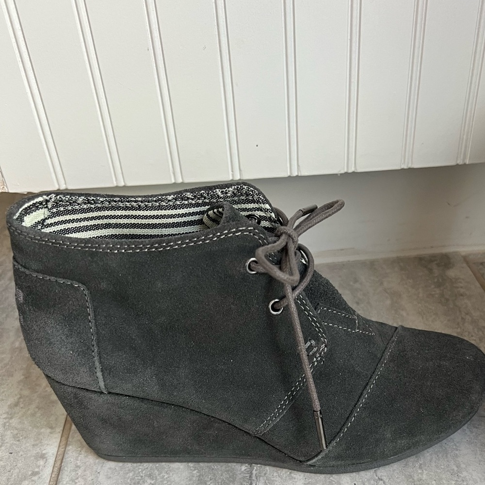 TOMS gray suede wedge booties size 8.5. New without tags.